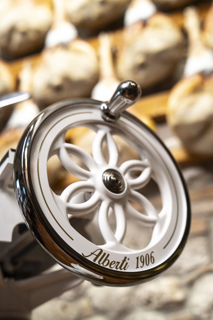 Affettare il Prosciutto con l'affettatrice