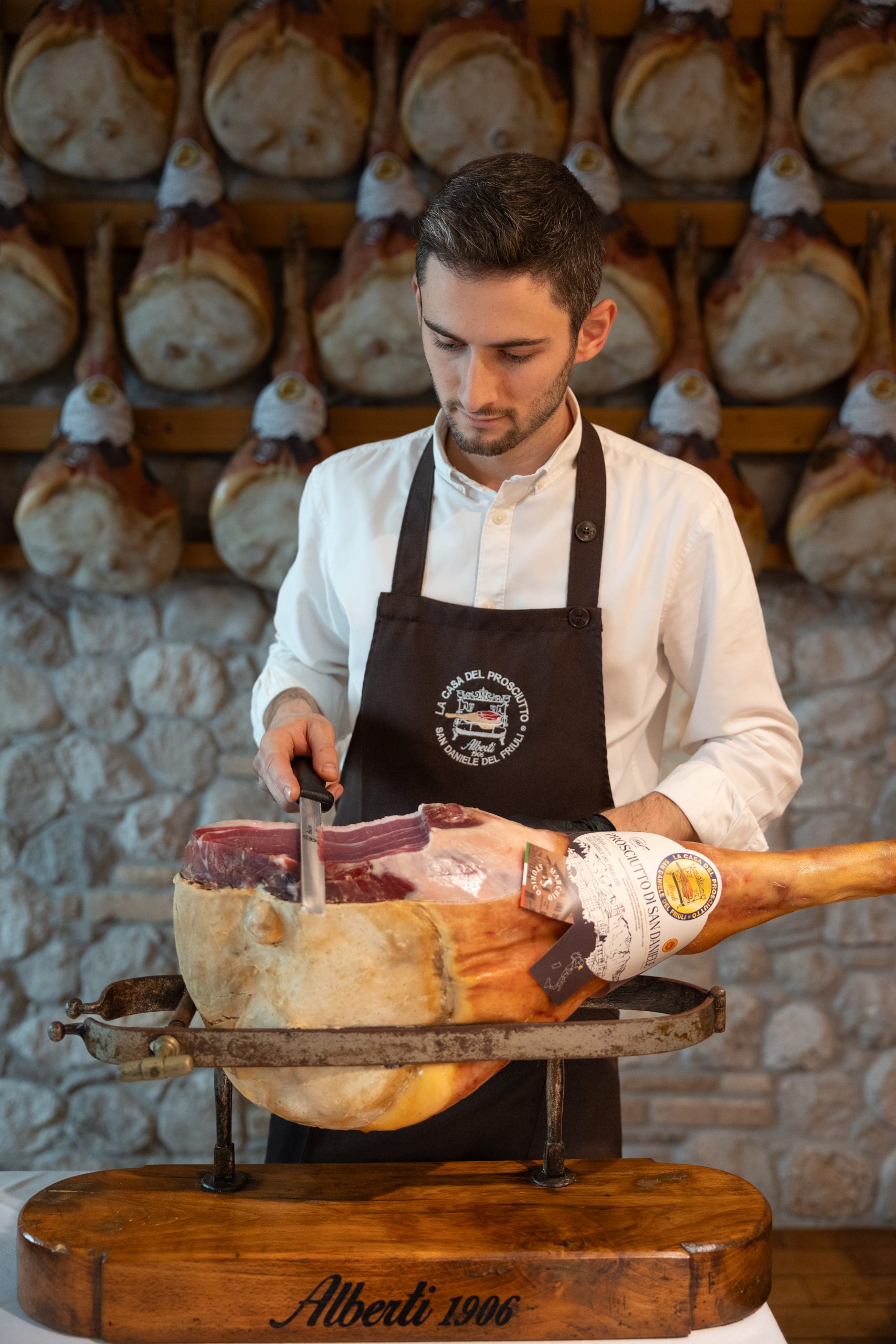 Il modo migliore per affettare il prosciutto San Daniele