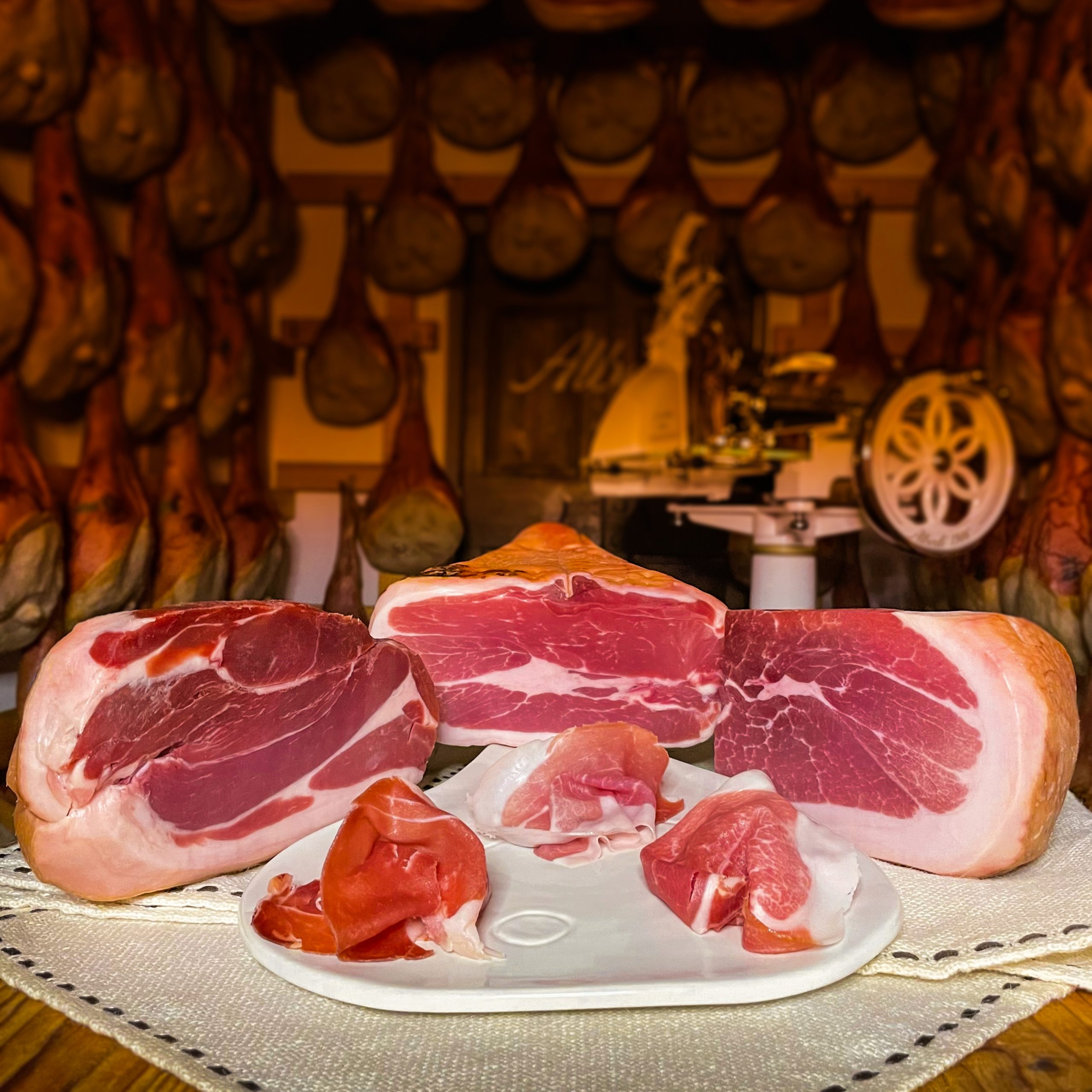 Noce, Fiocco e Stinco: i 3 tagli del Prosciutto San Daniele Alberti